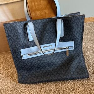 3 BUNDLE PURSE SET! 2- Michael Kors bags and 1 Coach bag 💼